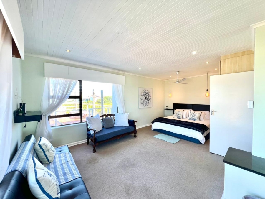 5 Bedroom Property for Sale in Paradise Beach Eastern Cape